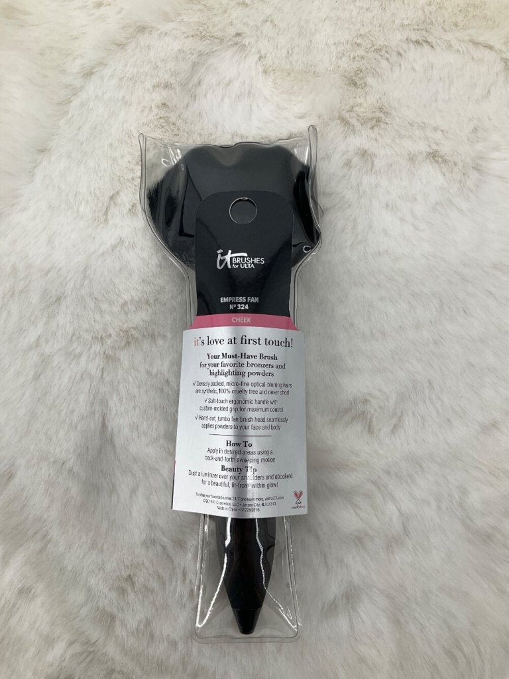 IT Cosmetics Brushes For ULTA Velvet Luxe EMPRESS CHEEK Fan Brush No 324 New - Picture 2 of 7